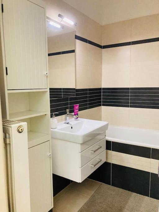 Sunny Flat In Center Of Prague Apartment ภายนอก รูปภาพ
