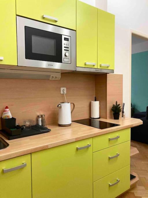 Sunny Flat In Center Of Prague Apartment ภายนอก รูปภาพ